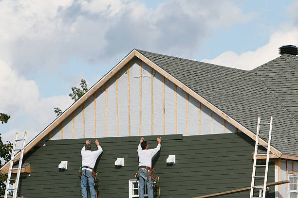 Professional Emergency Siding Repair technician working in Warren, NJ